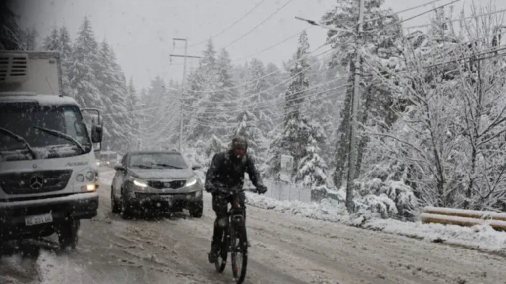 Nevada en Bariloche: Clases suspendidas por alerta&nbsp;naranja
